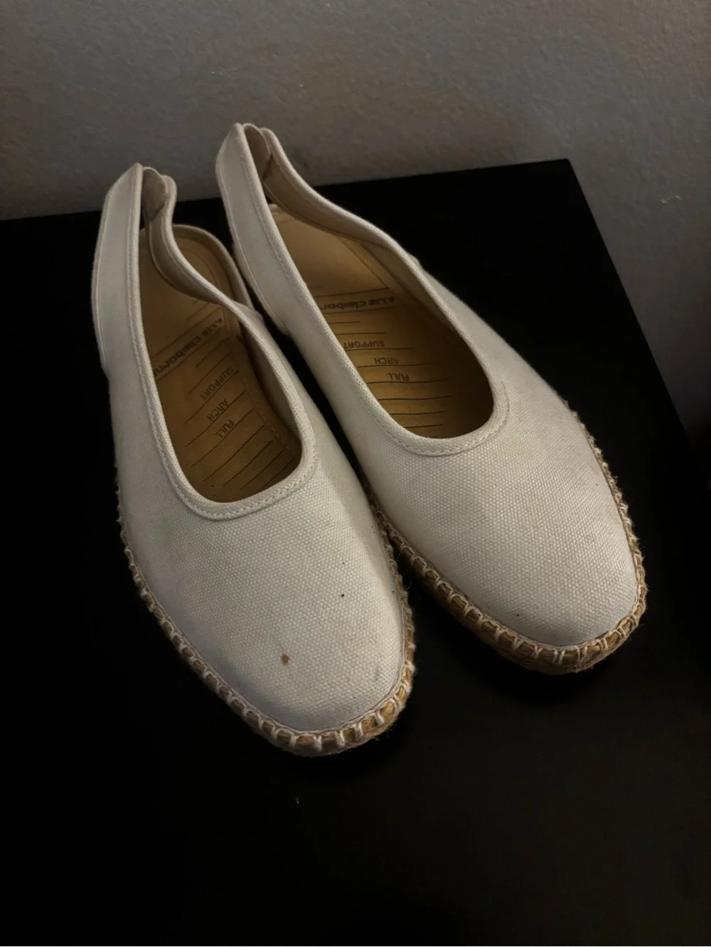 Liz Claiborne Women’s White Canvas Espadrille Flats